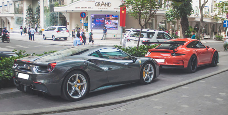 Dàn siêu xe Sài Gòn đổ ra đường dịp Giáng sinh